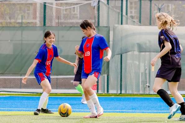 国际学校足球交流友谊