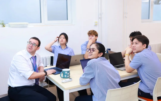 新学年师生友好交流