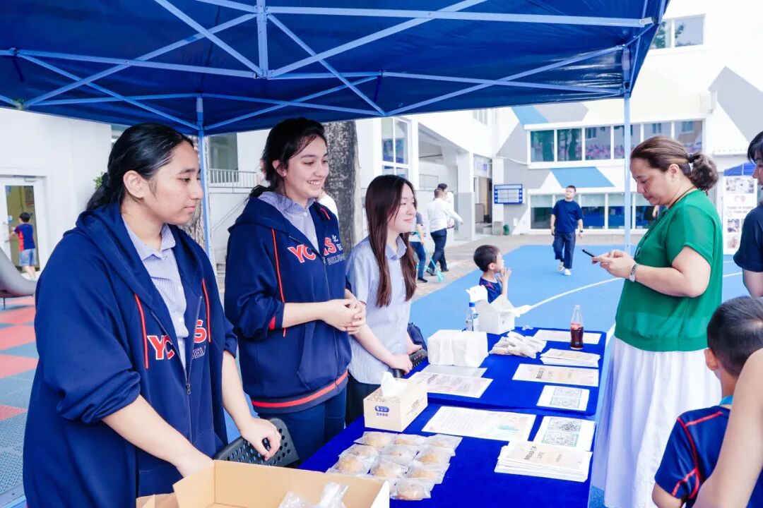 Parents meeting teachers at the Welcome BBQ