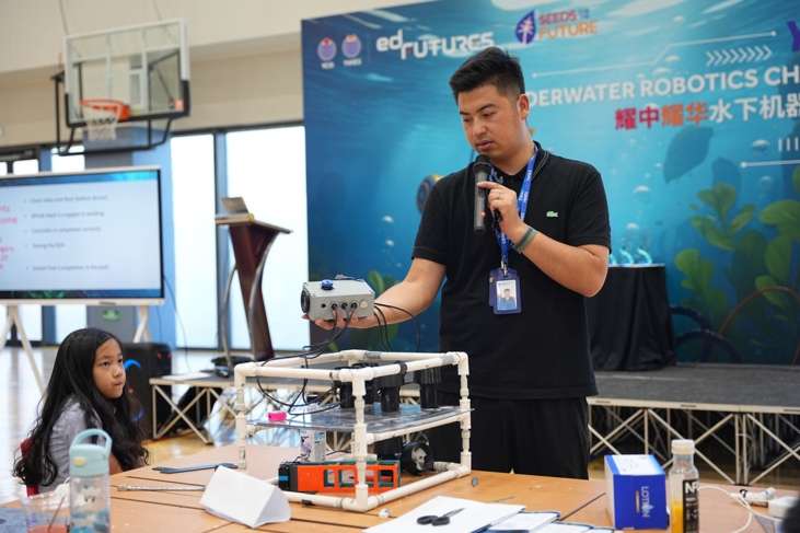 YCIS Beijing students collaborating on underwater robotics project