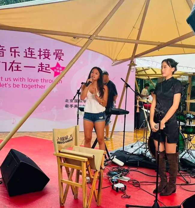 孤独症群体成员在慈善音乐会上展示才华