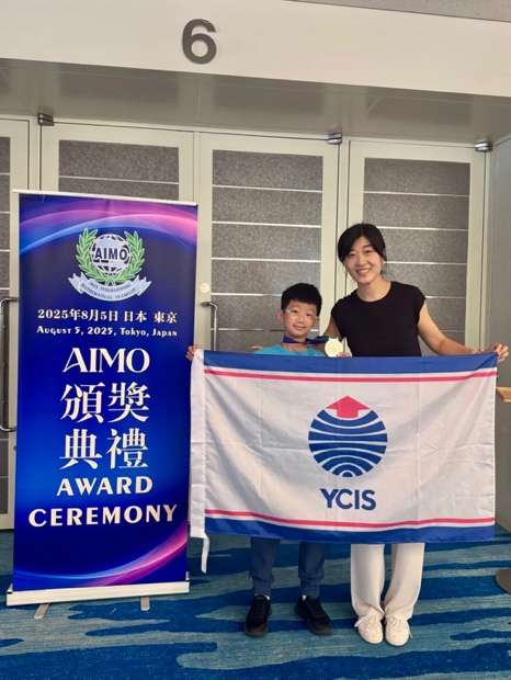 Dongyu A自豪地庆祝AIMO银牌成功的荣耀时刻