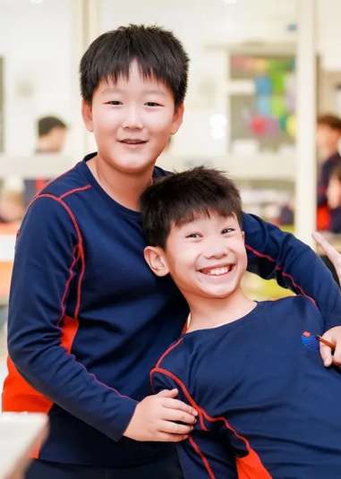 学生创作友善墙信息和绘画作品
