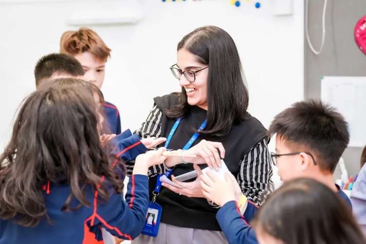 学生学习感恩、包容、勇气和同理心
