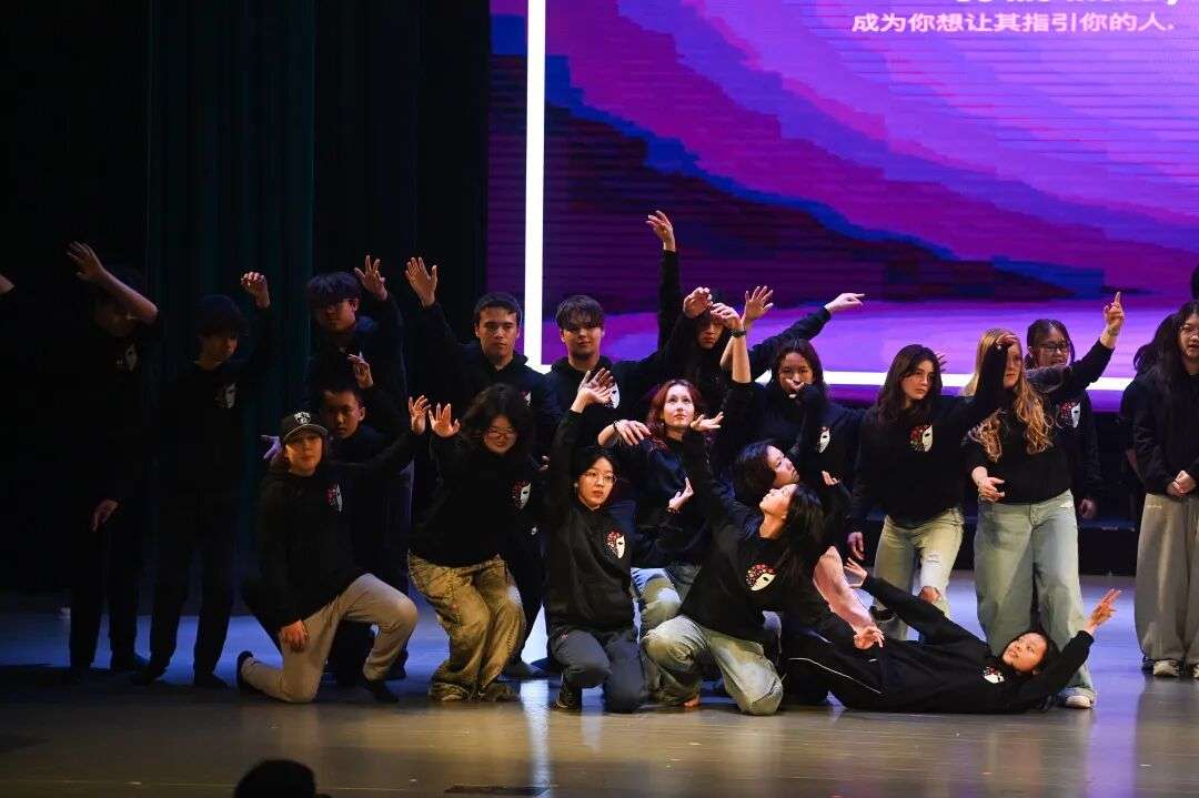 YCIS Beijing students posing together