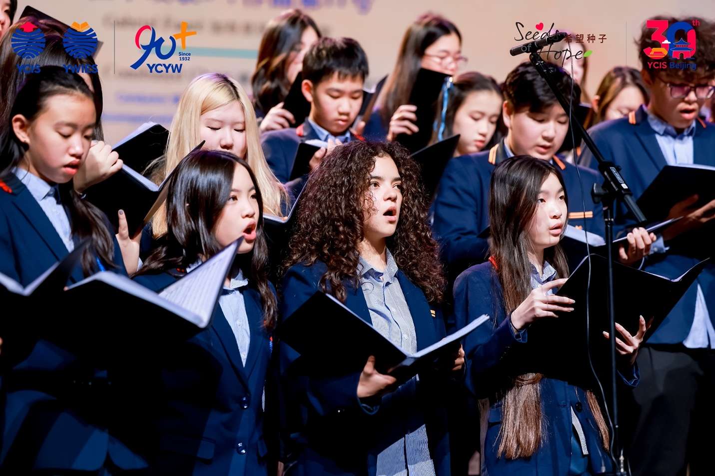 耀中耀华学子在希望种子音乐会上倾情演唱