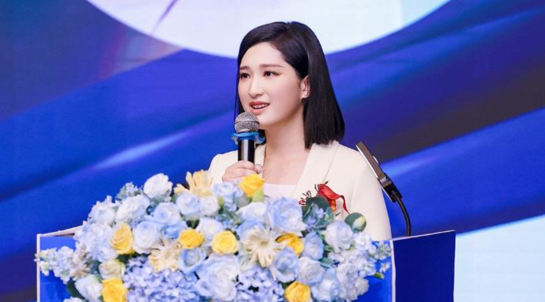 Michel Mak anchoring at Phoenix TV Hong Kong