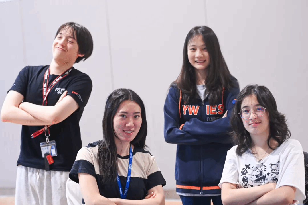 浙江桐乡耀华学生会成员在工作坊现场合影，展示跨校合作成果