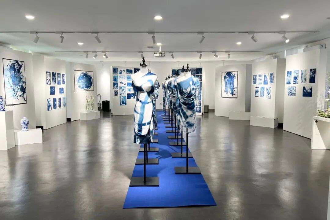 创意空间：用于学生布置校内艺术展览的展示区