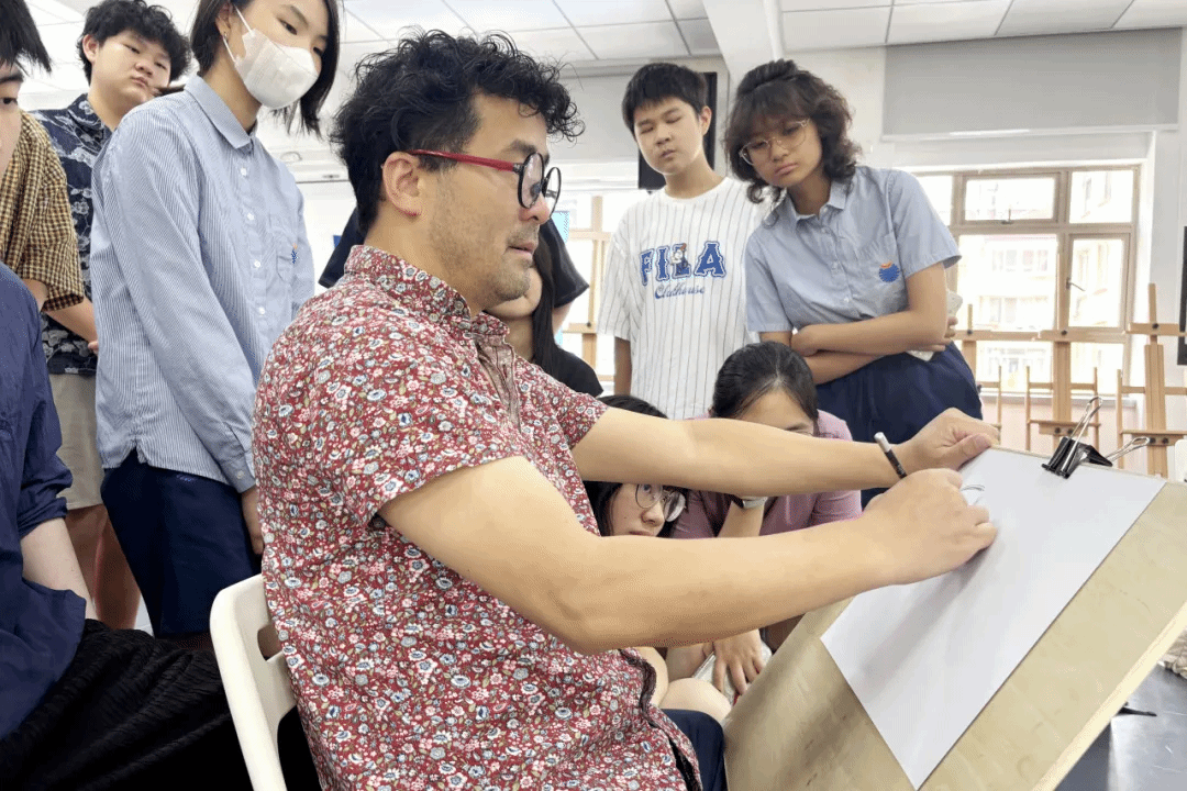 SVA夏季艺术课程中学生们的绘画作品展示
