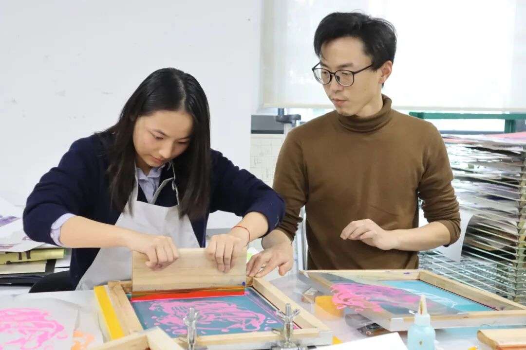 高度实践性课堂：创意工作坊与3D打印等活动