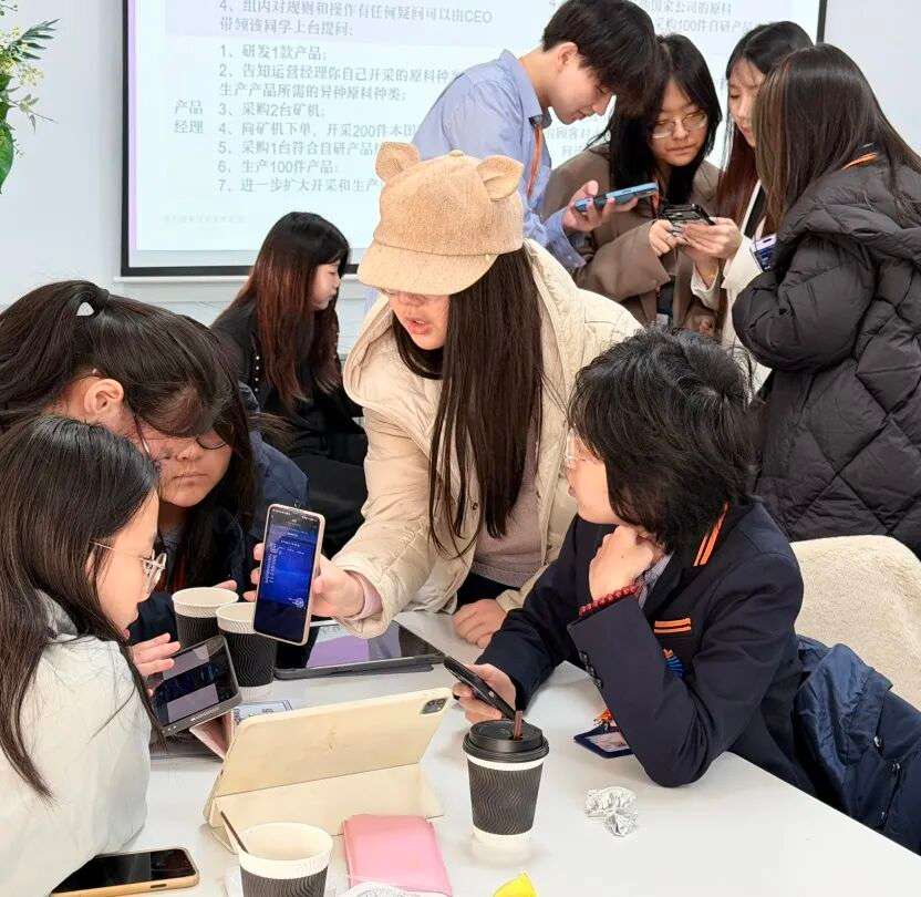 团队协作与沟通配合的现场照片