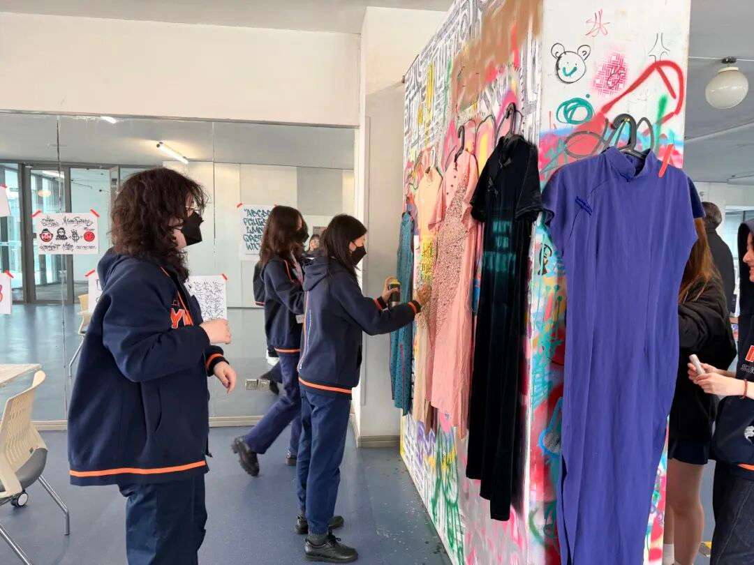 工作坊阶段性展示：旗袍衣片上的街头图形与色块构成（上海时尚设计）