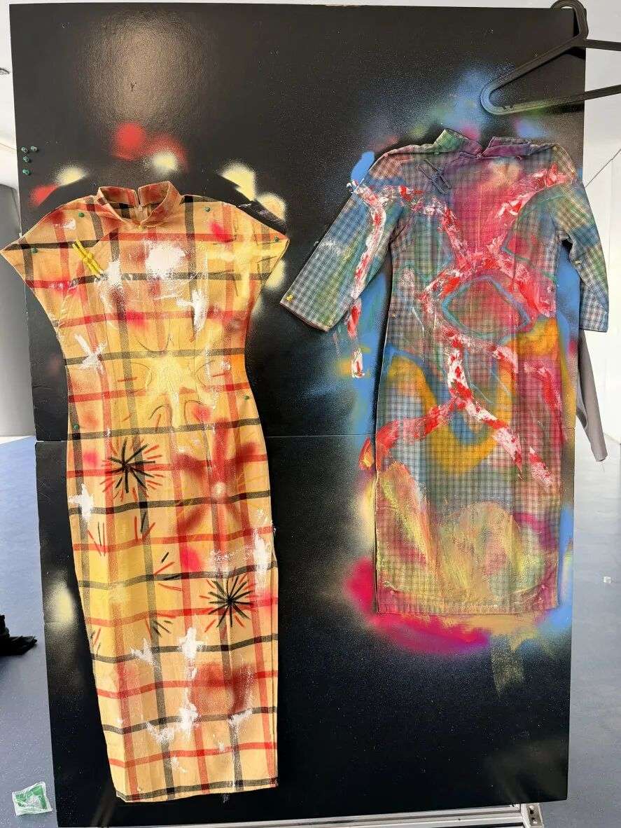 解构与重塑后的旗袍衣片，色彩与排版层次丰富（四）