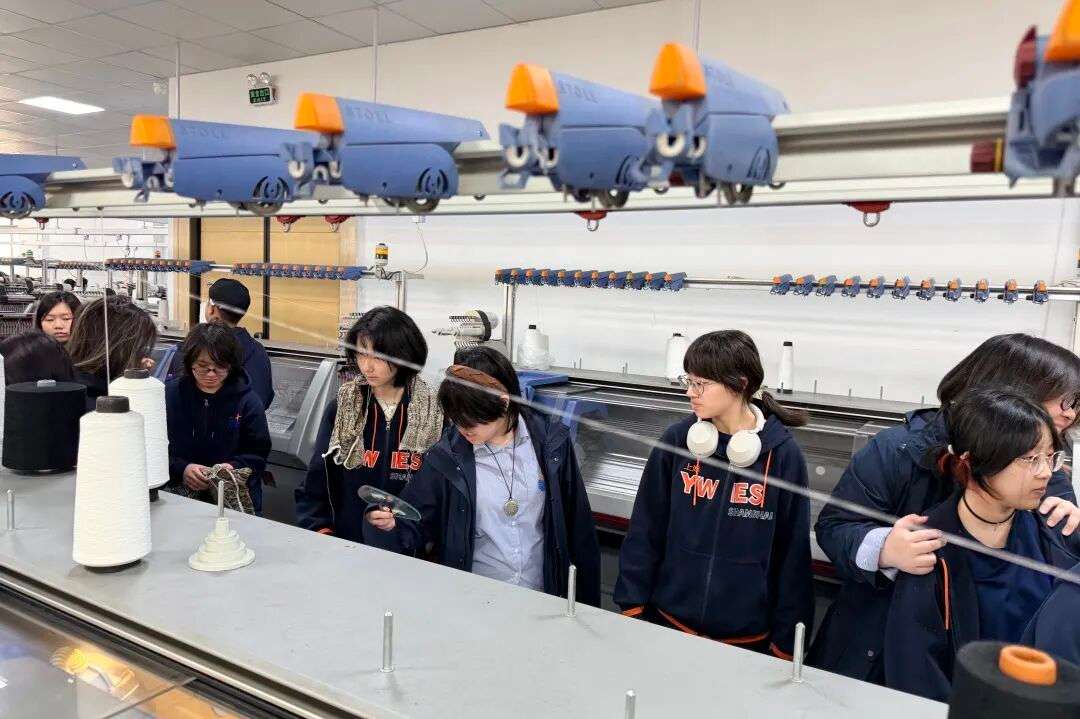 工厂参观：纱线与色卡展示，理解面料基础与选材逻辑（时尚设计跨校研学）