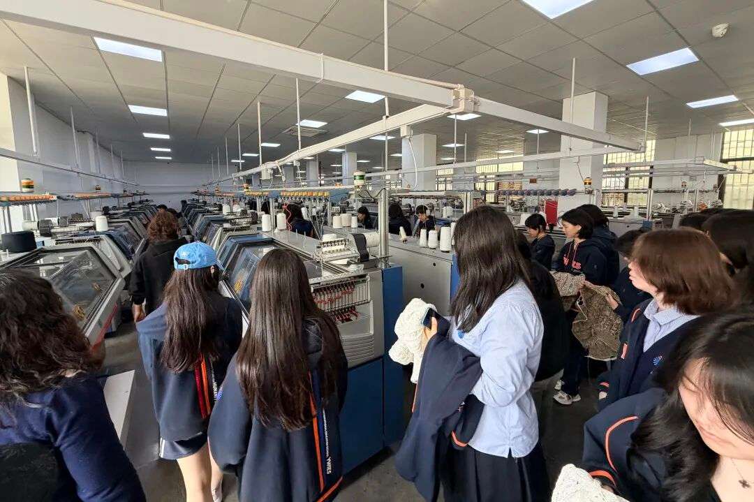 针织设备运行演示，了解打样与织造流程（嘉兴濮院工厂）
