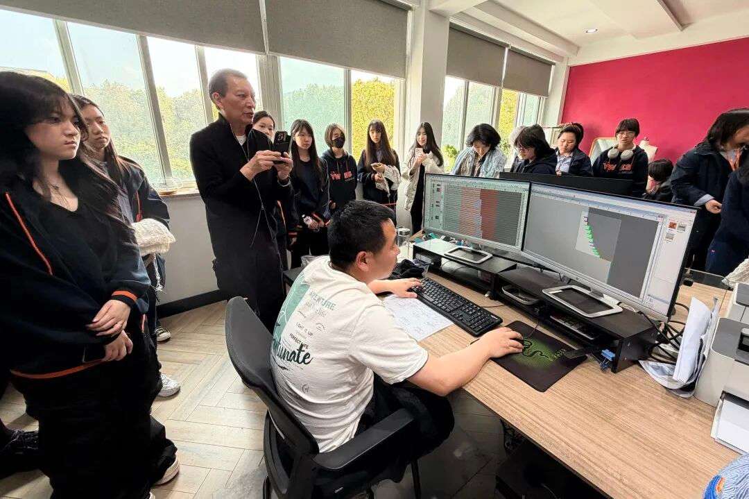工序展示：从机台到整理，完整走读生产线（行业一线参访）