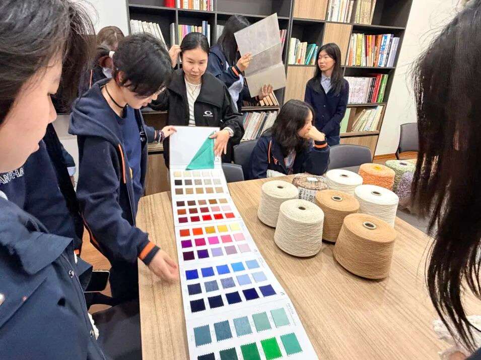 后整与包装区参观，理解产品落地与出货流程（嘉兴濮院）