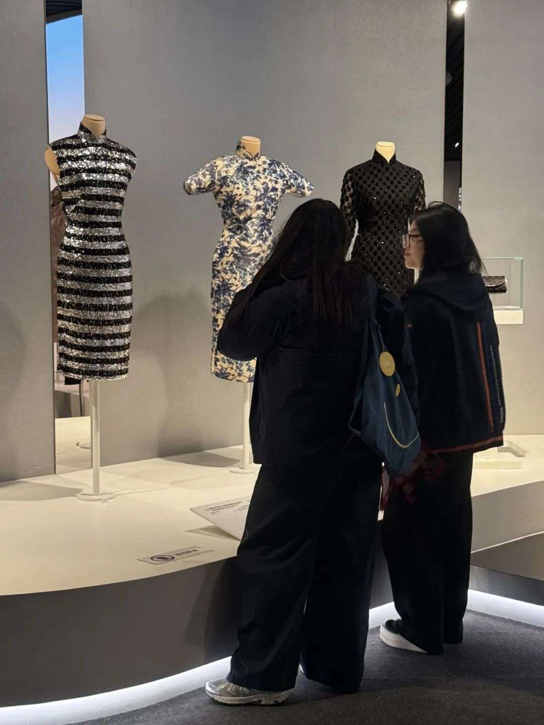 展厅参观：旗袍版型与装饰工艺学习（二），为设计积累灵感