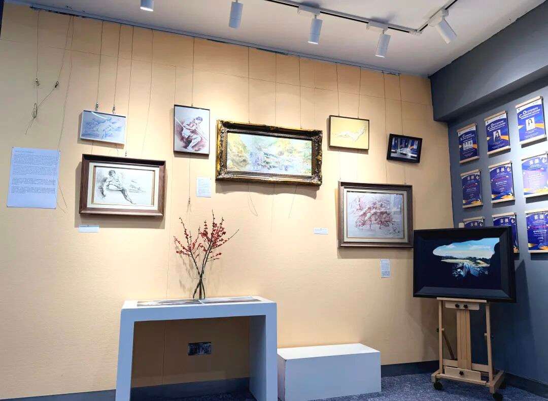 Artist in the Spotlight · Elin Siu 展览现场或海报，聚光艺廊展区