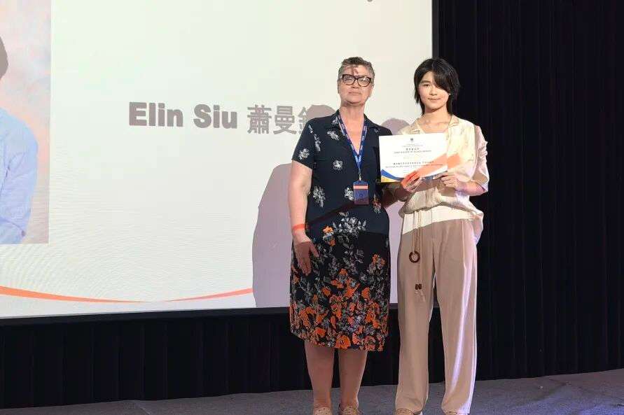 G12学生Elin SIU荣获学科及才能奖(艺术与设计)肖像